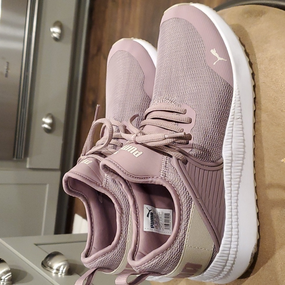 Womens Puma Ignite soft foam lavender sneakers sz 9